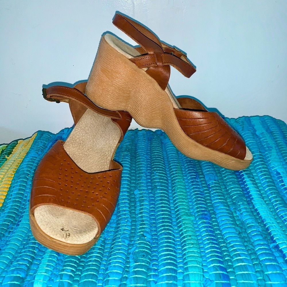 70s/80s FAMOLARE "HI THERE" WAVY SOLE Leather Wedge Sandal 8